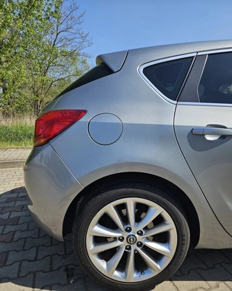 Opel Astra cena 21500 przebieg: 232000, rok produkcji 2009 z Wrocław małe 436